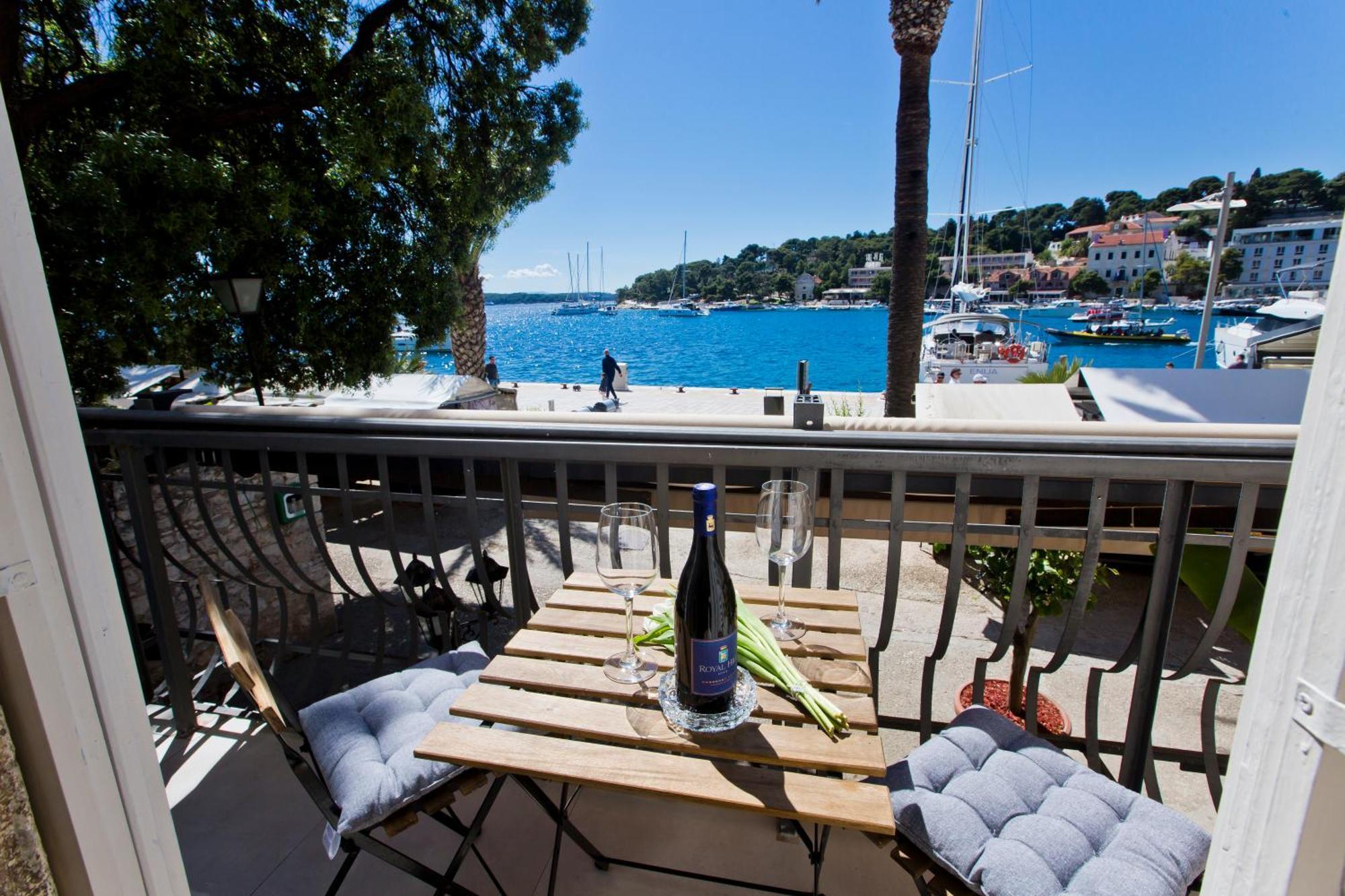 Riva Yacht Hvar Town Apartment Esterno foto